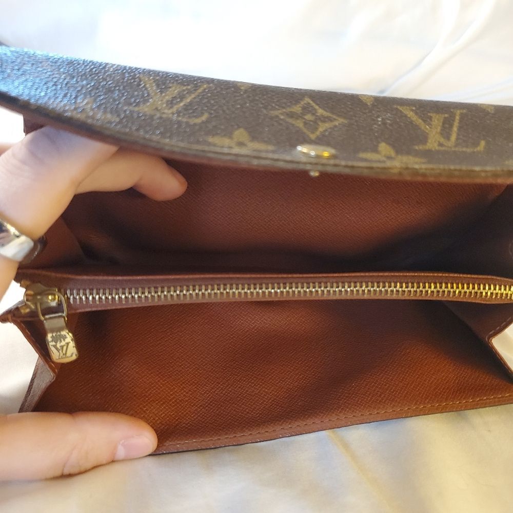 Louis Vuitton Sarah Wallet - Picture 11 of 16
